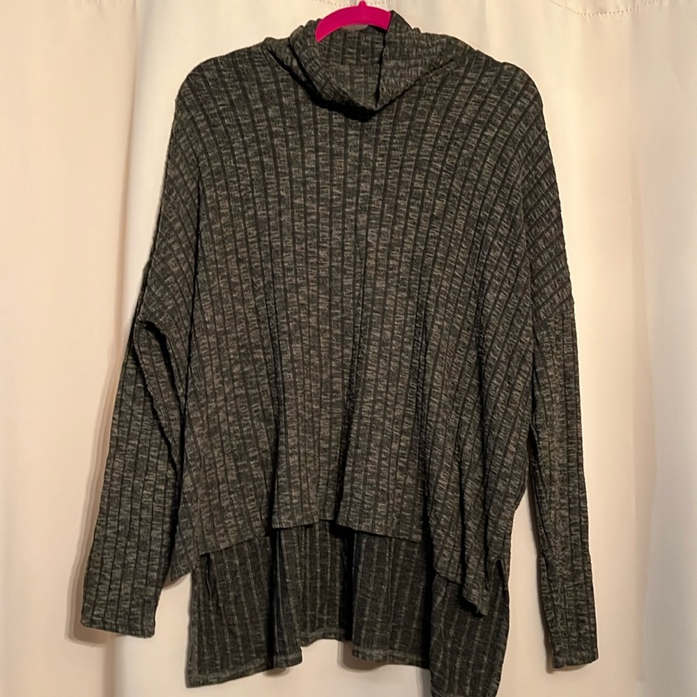 Women’s American Eagle Oversized Olive Green Long Sleeve Shirt